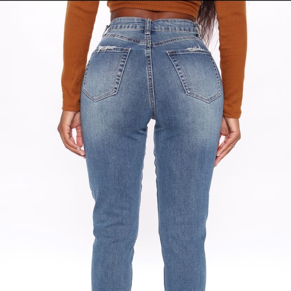 High Rise Mom Jeans 🔥 - Picture 3 of 9